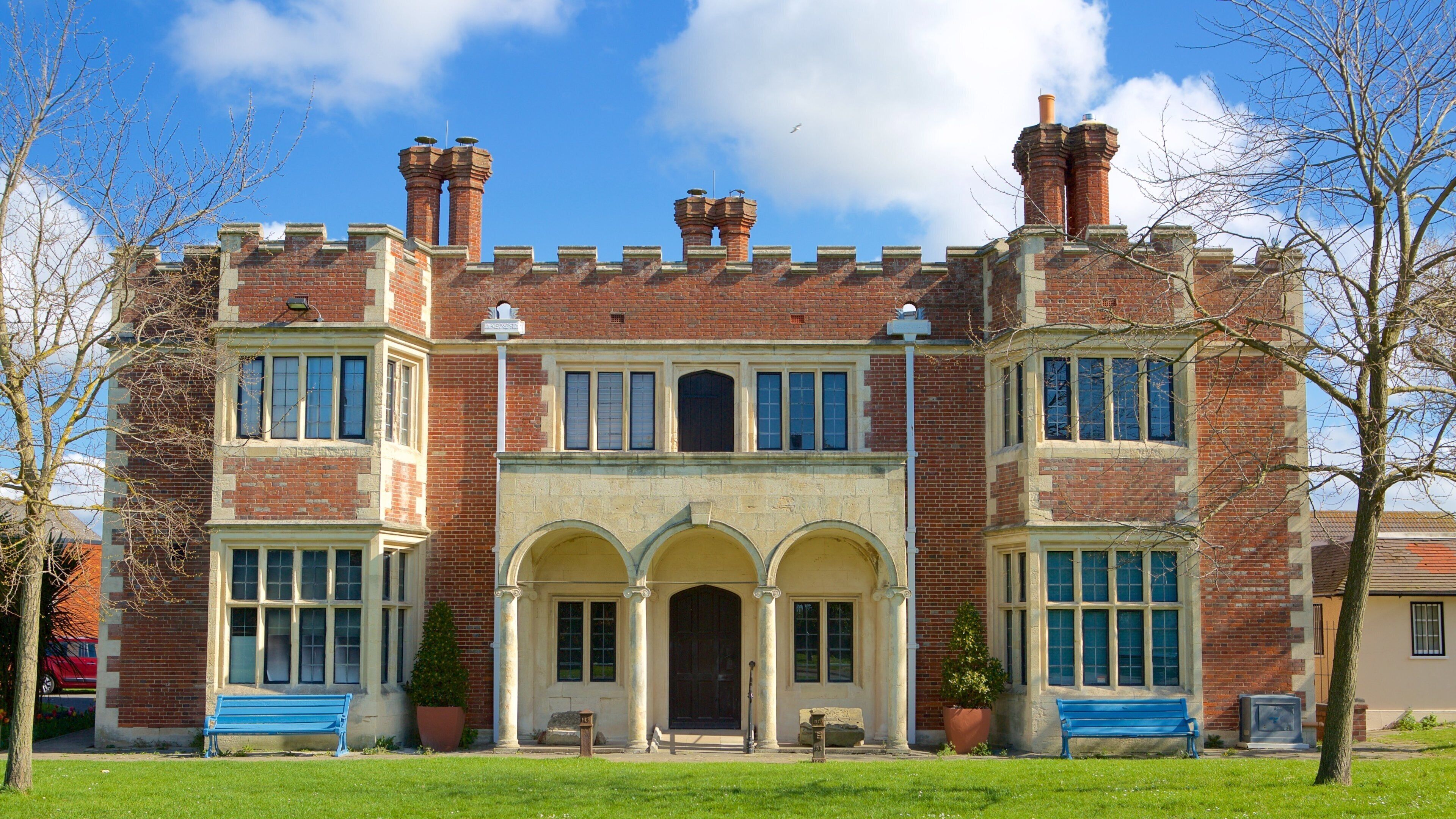 Hastings Museum and Art Gallery showing heritage elements