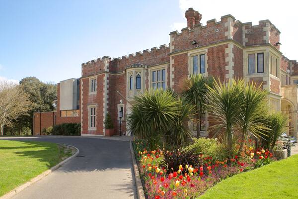 Hastingsin museo ja taidemuseo featuring puutarha ja kukat