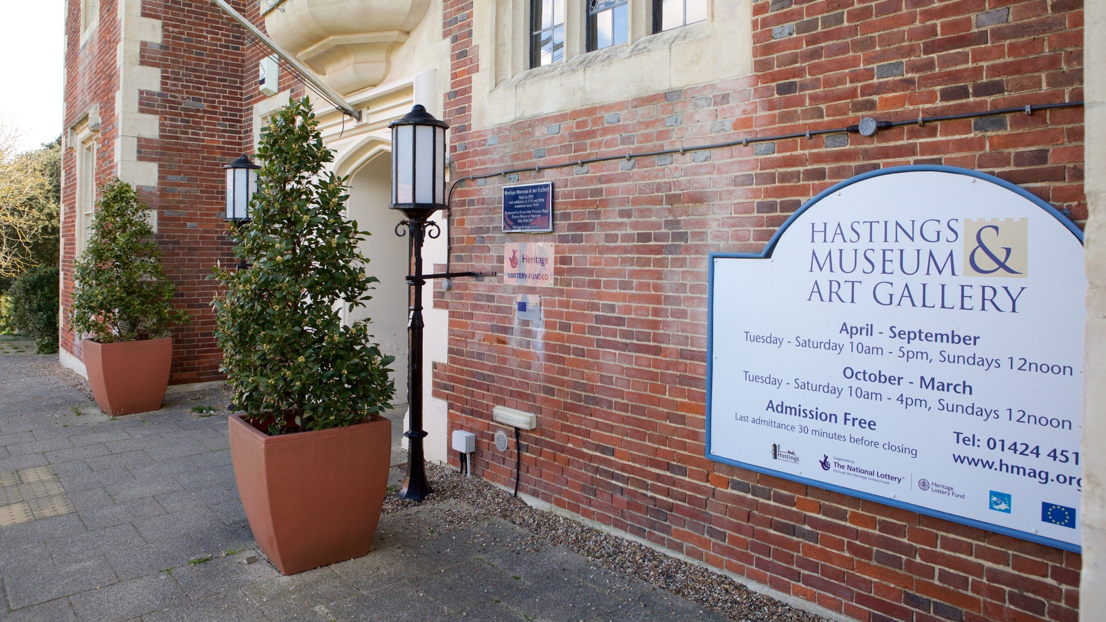 Hastings Museum og Kunstgalleri som viser skiltning