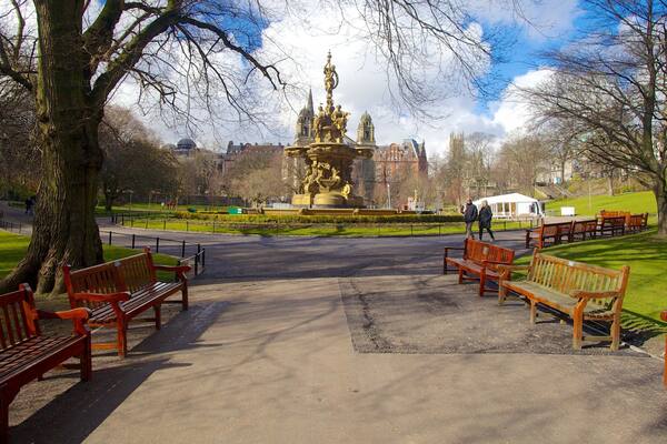 Princes Street Gardens mit einem Statue oder Skulptur, Stadt und Platz oder Plaza