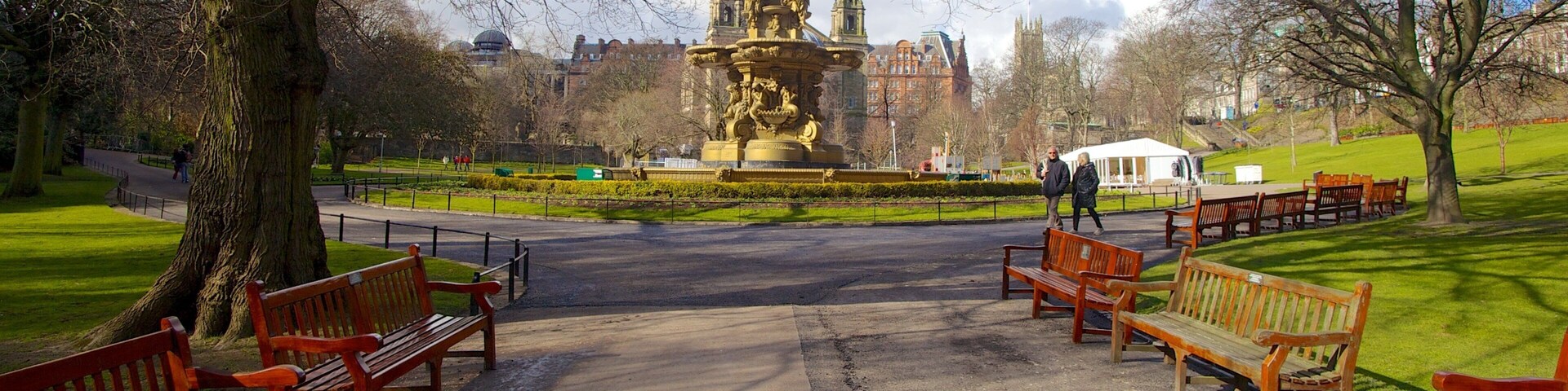 Princes Street Gardens mit einem Statue oder Skulptur, Stadt und Platz oder Plaza