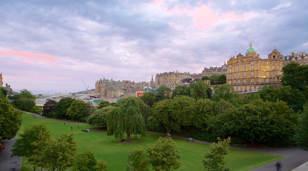 Princes Street Gardens which includes a garden