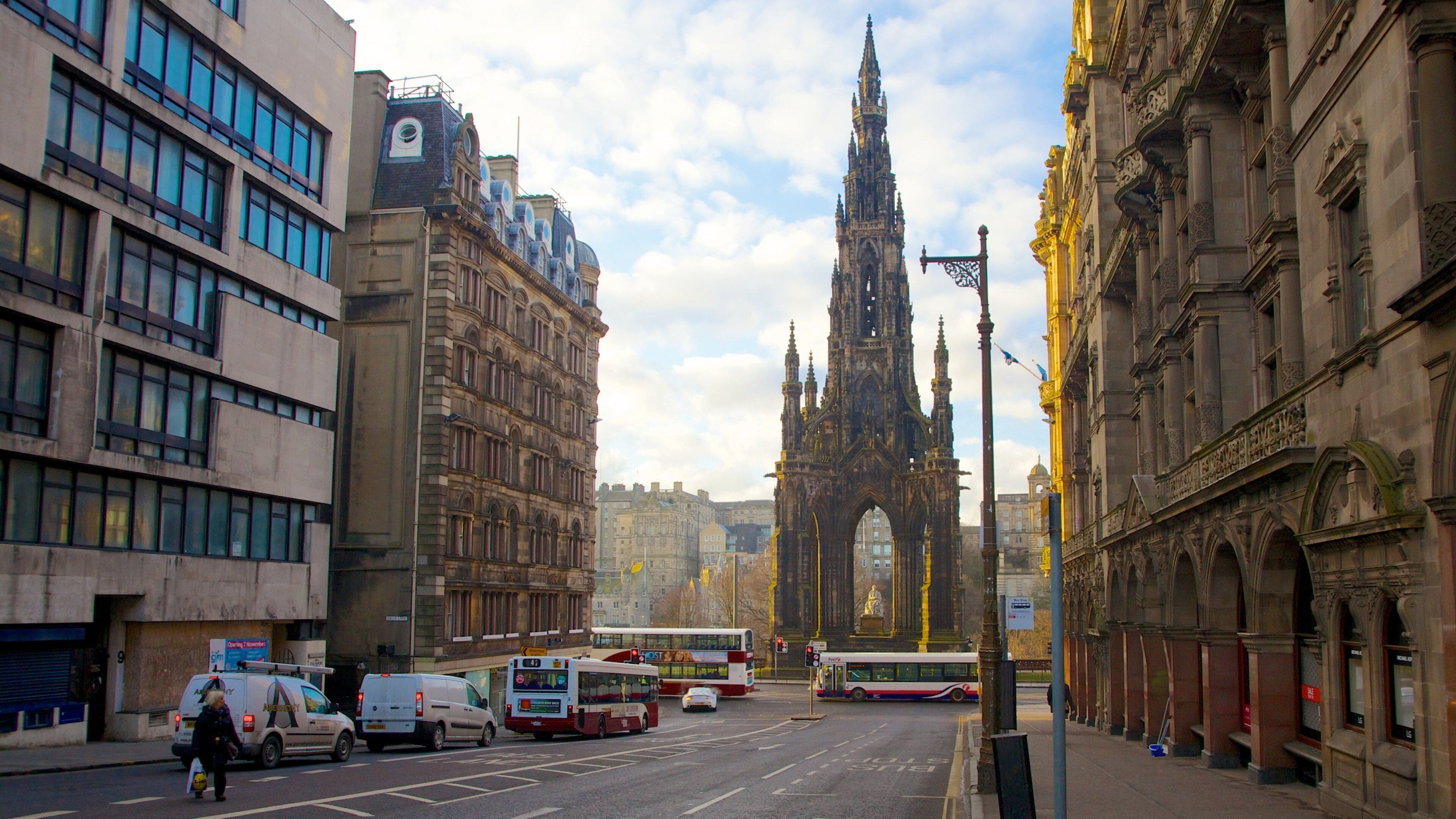 Scott Monument featuring a city, street scenes and a square or plaza