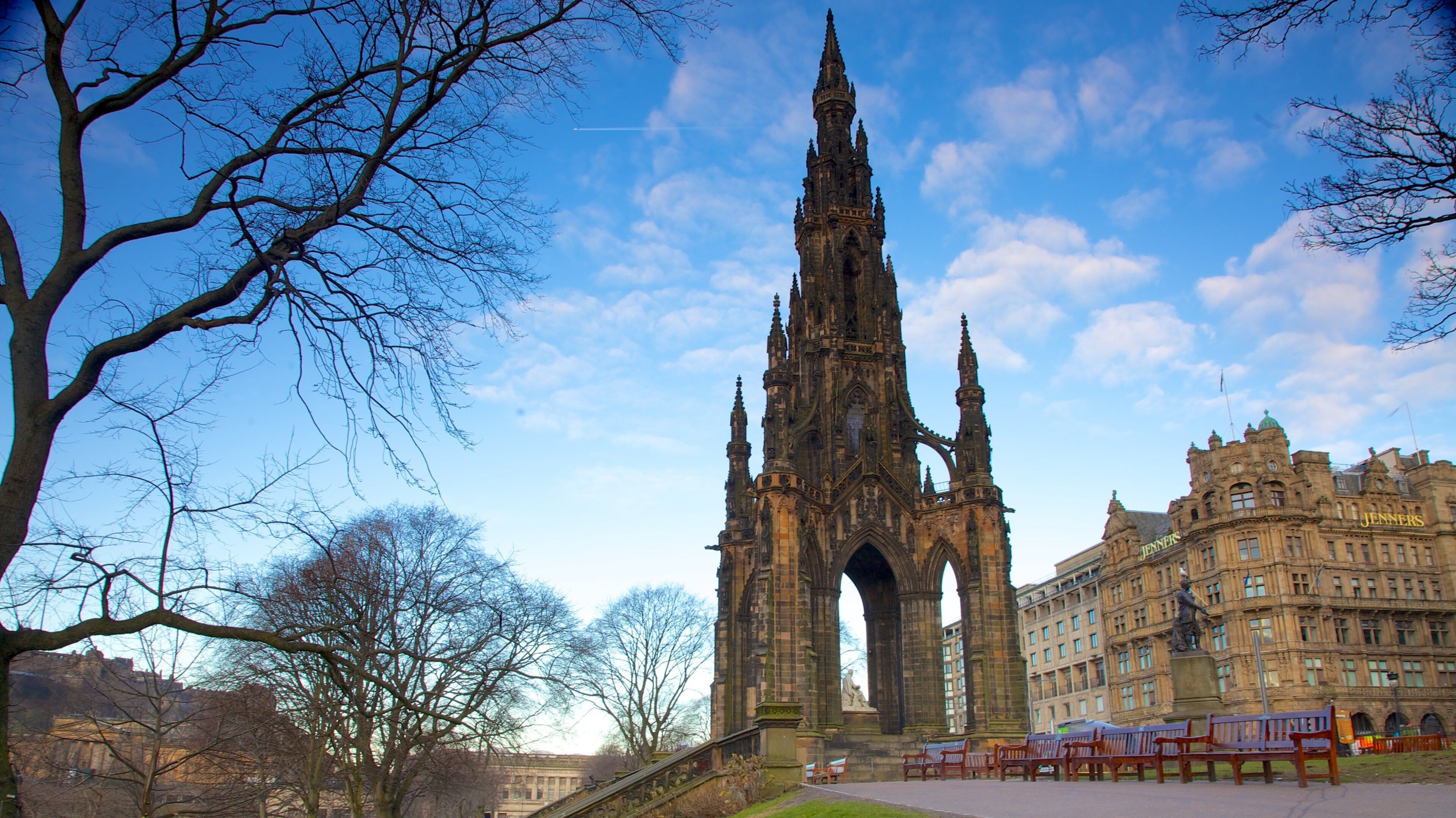 Scott Monument which includes a monument