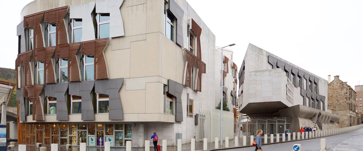 Parlamento Scozzese mostrando strade