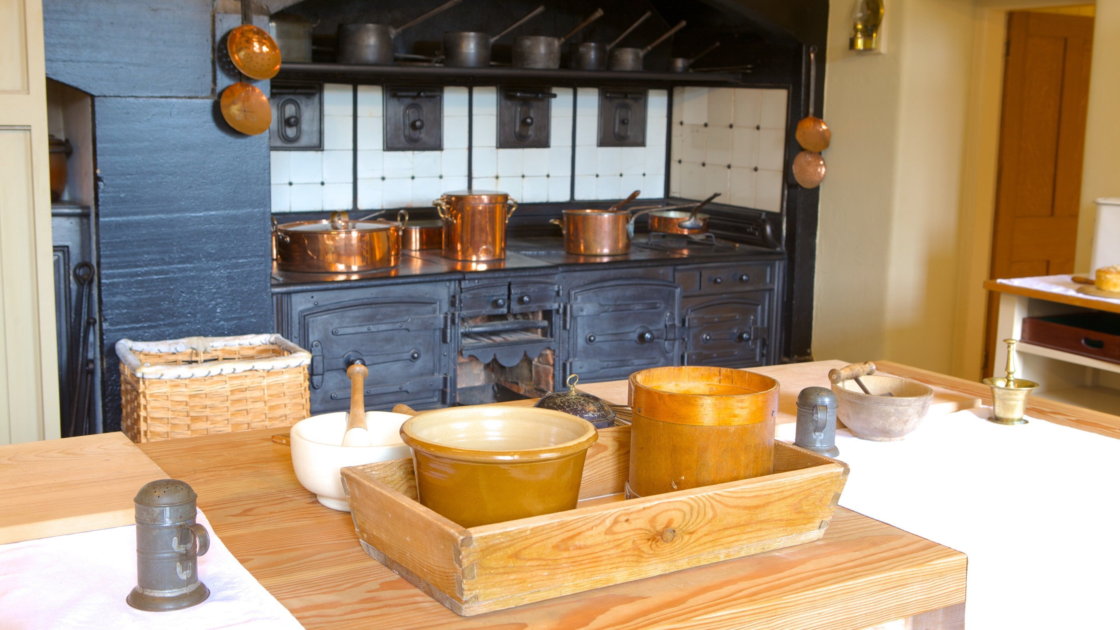 Audley End House showing heritage elements, interior views and a house