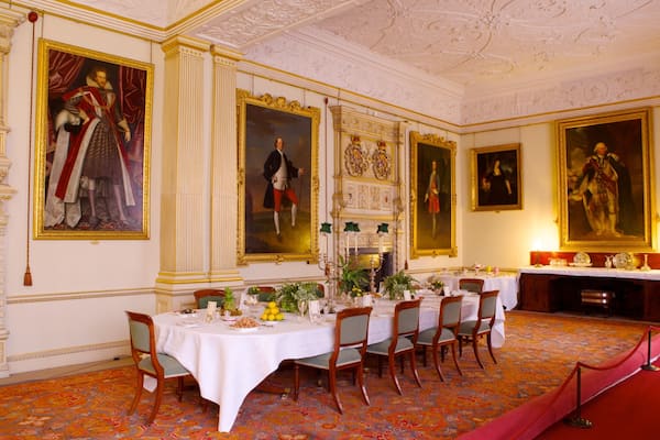 Audley End House welches beinhaltet Geschichtliches, historische Architektur und Innenansichten