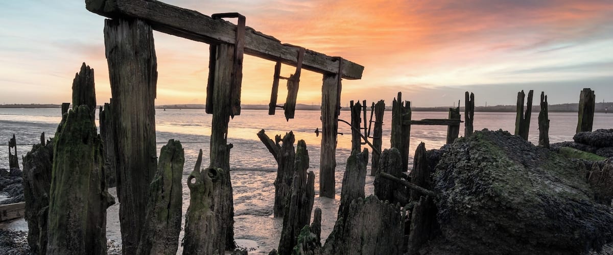 The old jetty is located west of Coalhouse Fort. You need to be aware of muddy surface under foot can be a very soft.