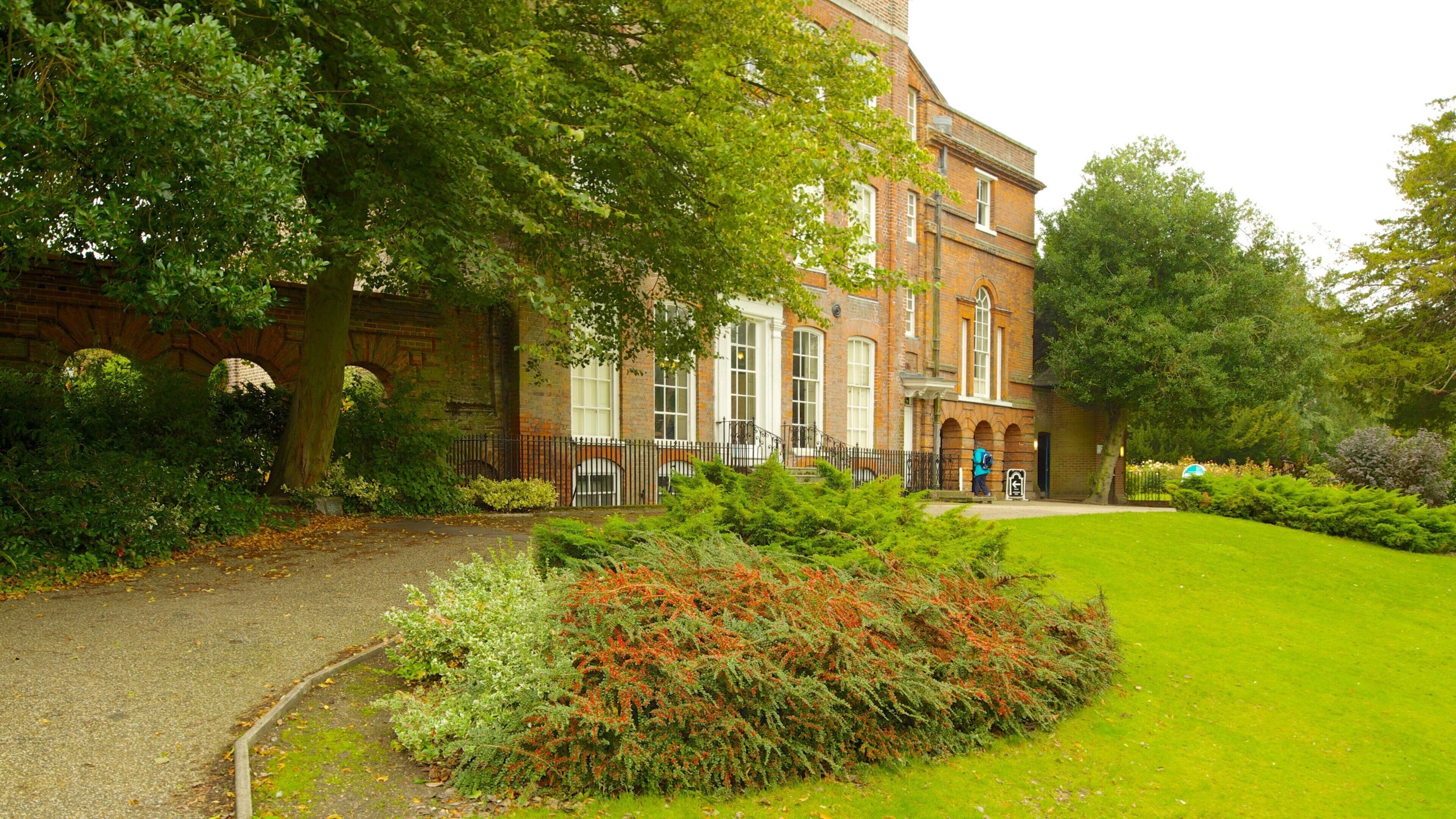 Hollytrees Museum das einen Park