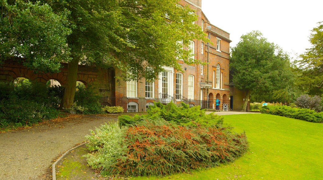 Museum Hollytrees toont een tuin