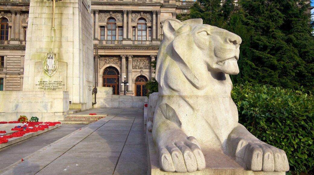 George Square which includes a statue or sculpture, a monument and a square or plaza