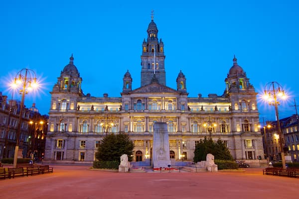George Square featuring heritage architecture, a square or plaza and a city