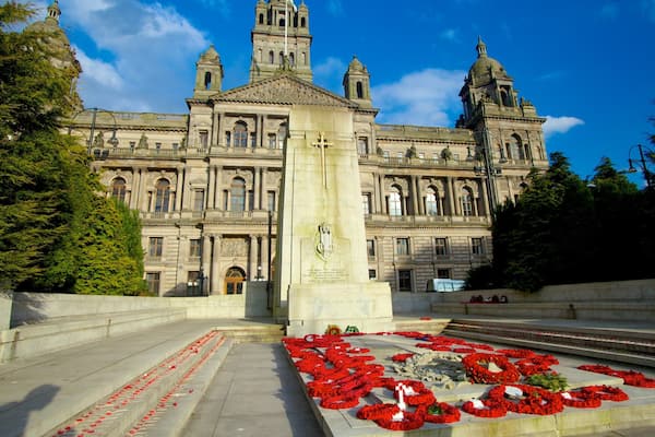 George Square mit einem GedenkstÀtte, Stadt und historische Architektur