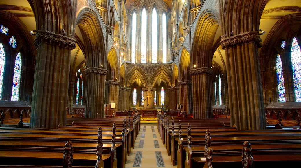 Glasgow-katedralen fasiliteter samt innendørs, religiøse elementer og kirke eller katedral