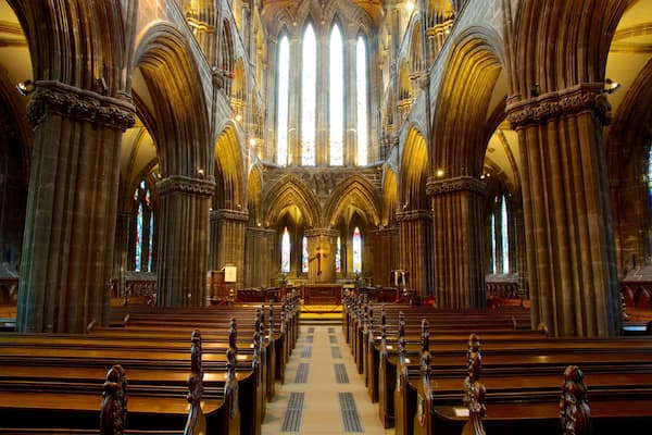Catedral de Glasgow caracterizando elementos religiosos, uma igreja ou catedral e arquitetura de patrimônio