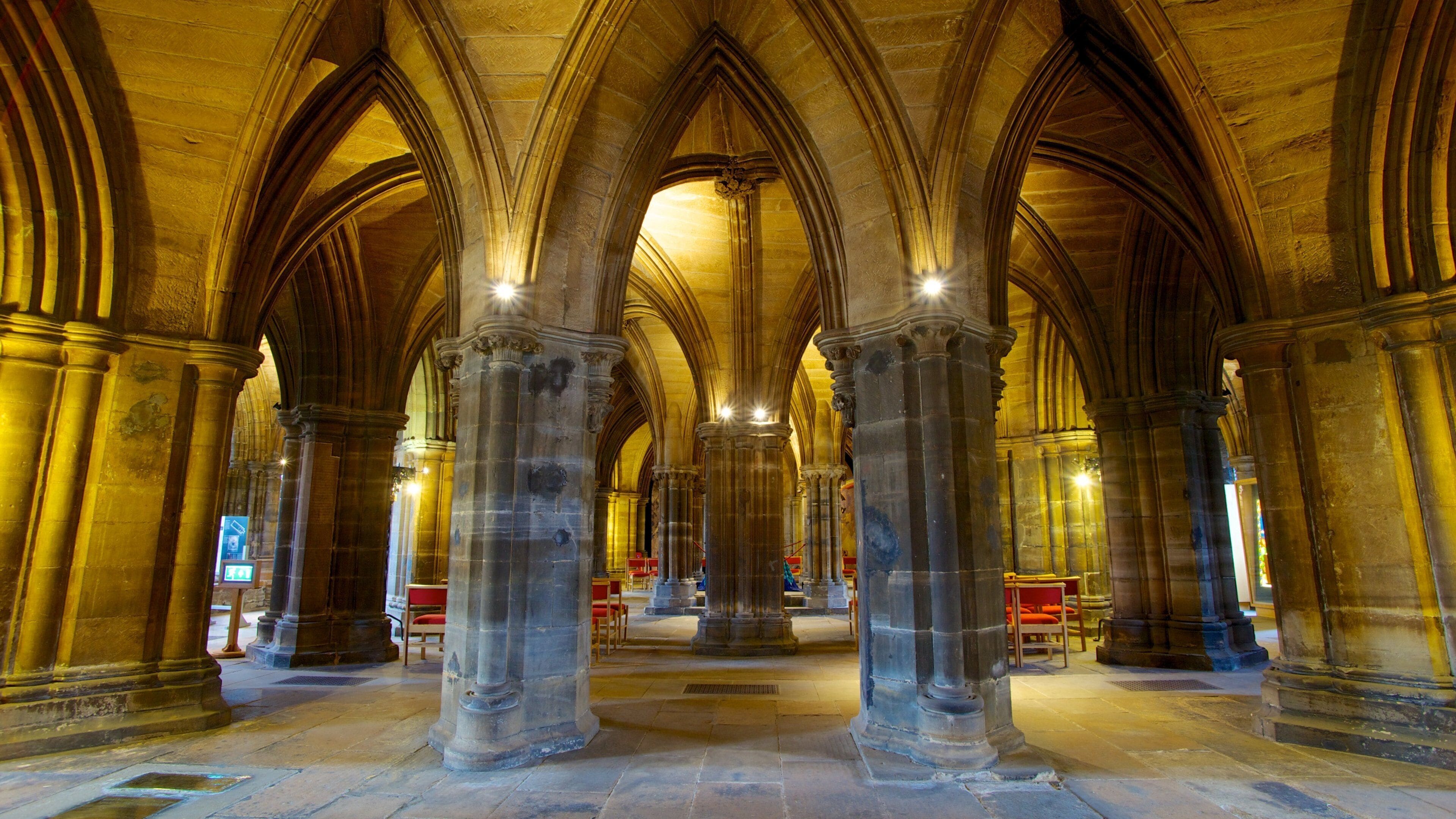 Kathedraal van Glasgow toont een kerk of kathedraal, interieur en religieuze aspecten