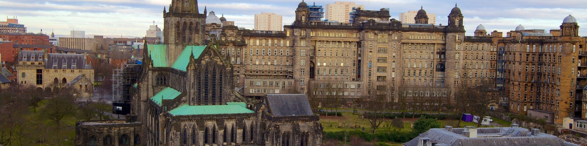 Glasgow Necropolis montrant patrimoine architectural, église ou cathédrale et ville