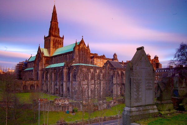 Glasgow Necropolis featuring heritage architecture and a church or cathedral