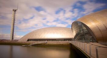 Glasgow Science Centre which includes skyline