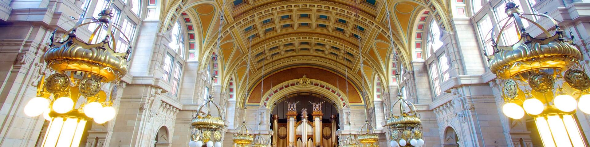 Kelvingrove Art Gallery and Museum mit einem Innenansichten und Kunst