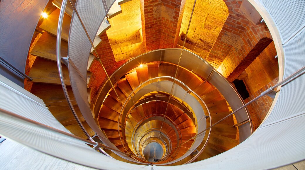 Vuurtoren toont interieur en een vuurtoren