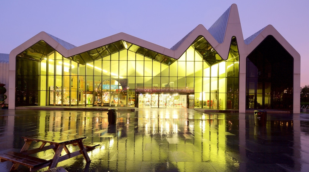 Glasgow ofreciendo escenas nocturnas y arquitectura moderna