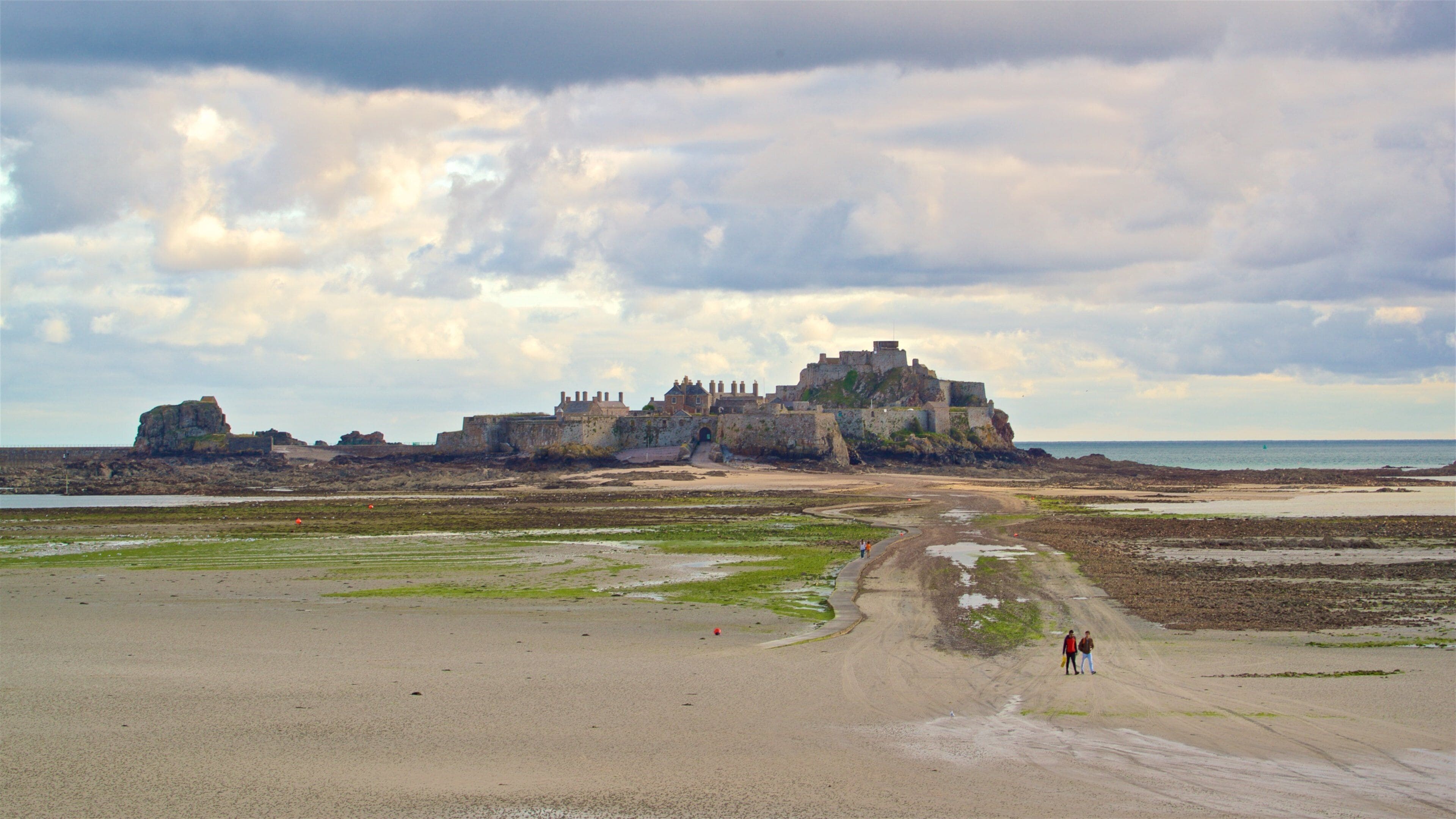 Elizabeth Castle showing château or palace and landscape views