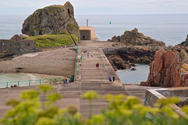 Chùteau Elizabeth mettant en vedette vues littorales et cÎte escarpée