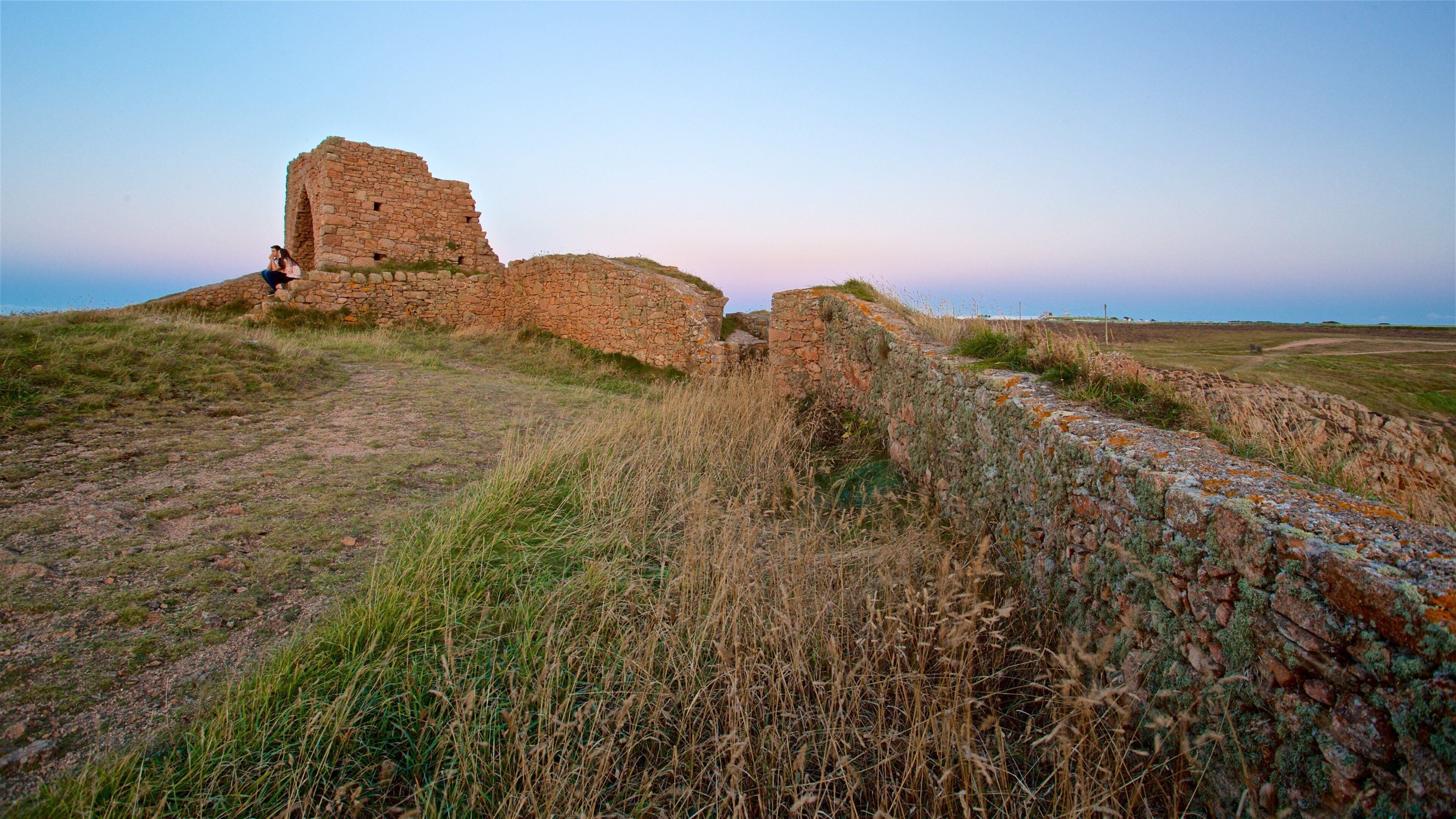 Grosnez Castle showing a sunset and building ruins