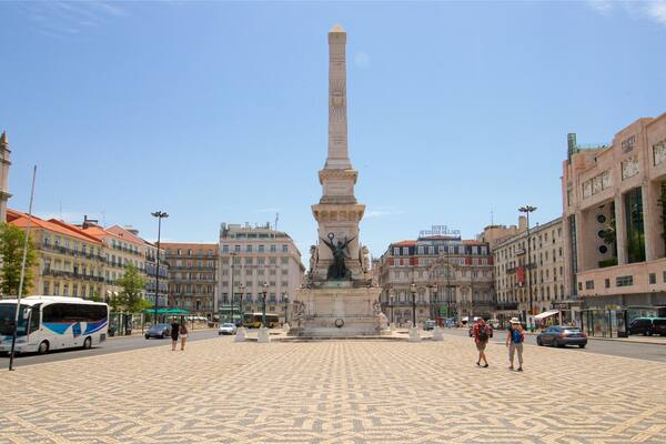 Plaza de los Restauradores ofreciendo elementos del patrimonio, un parque o plaza y una ciudad