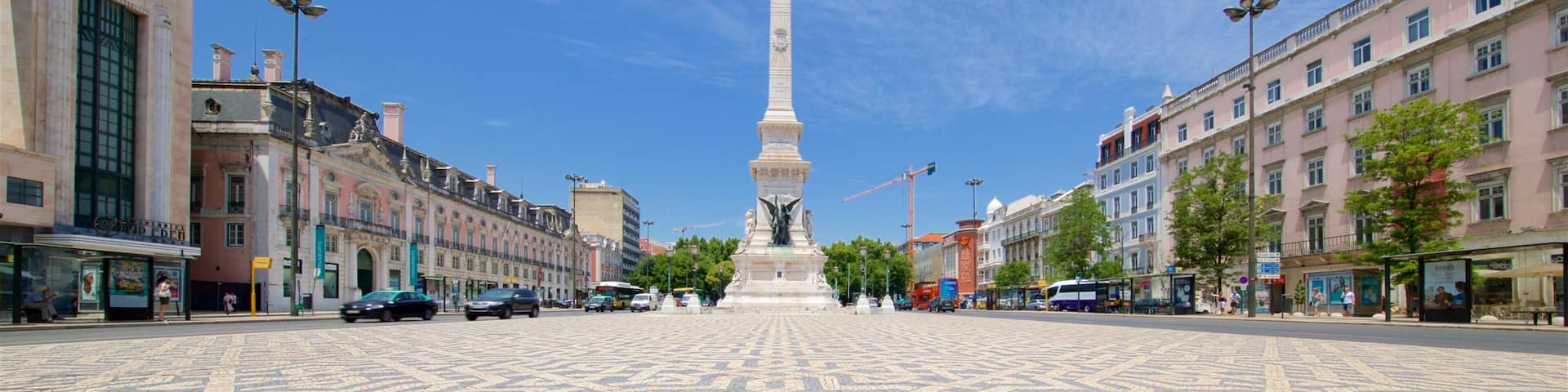 Restauradores Square which includes heritage elements, a monument and a city