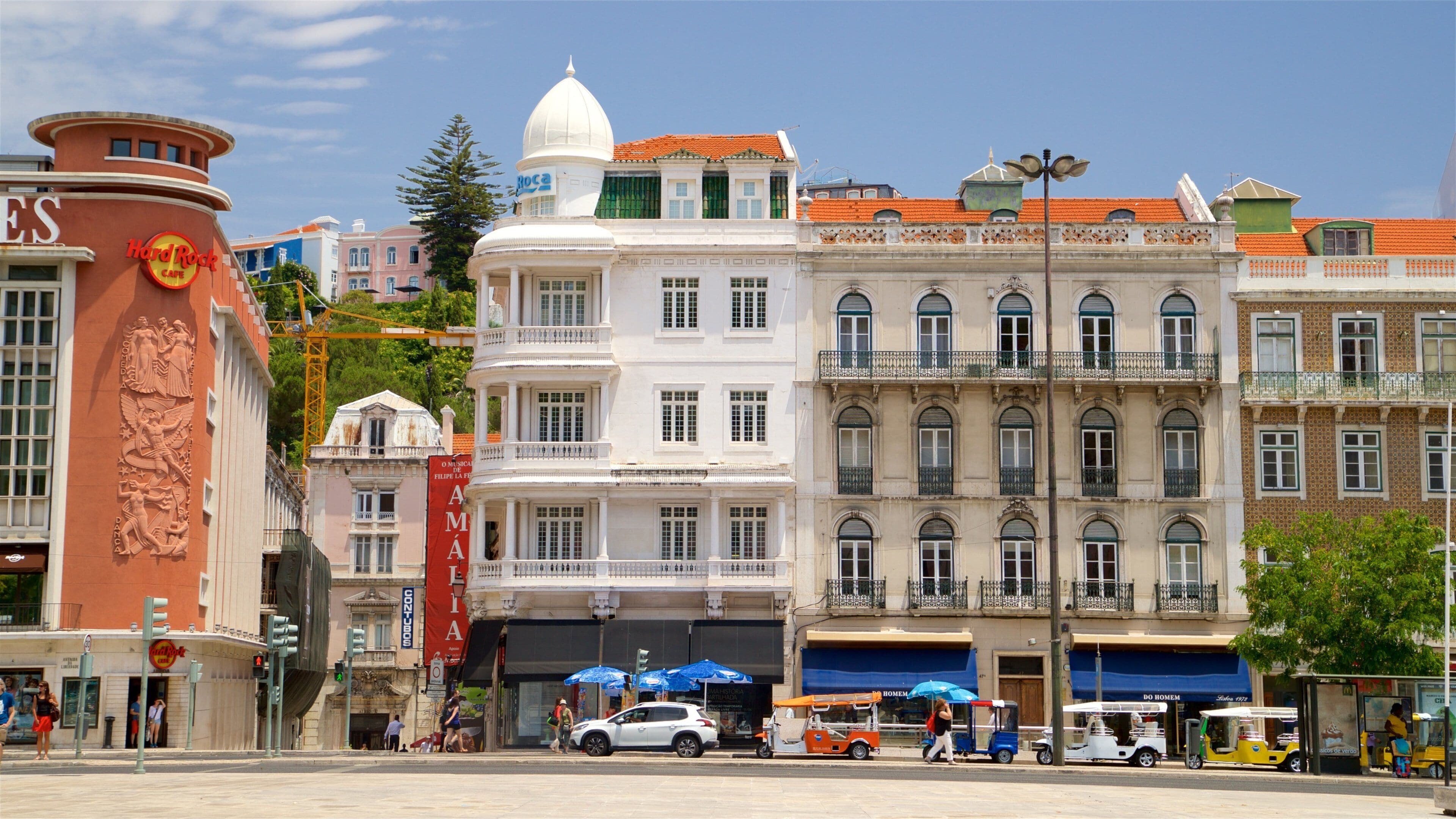 Restauradores Square featuring a city and heritage elements