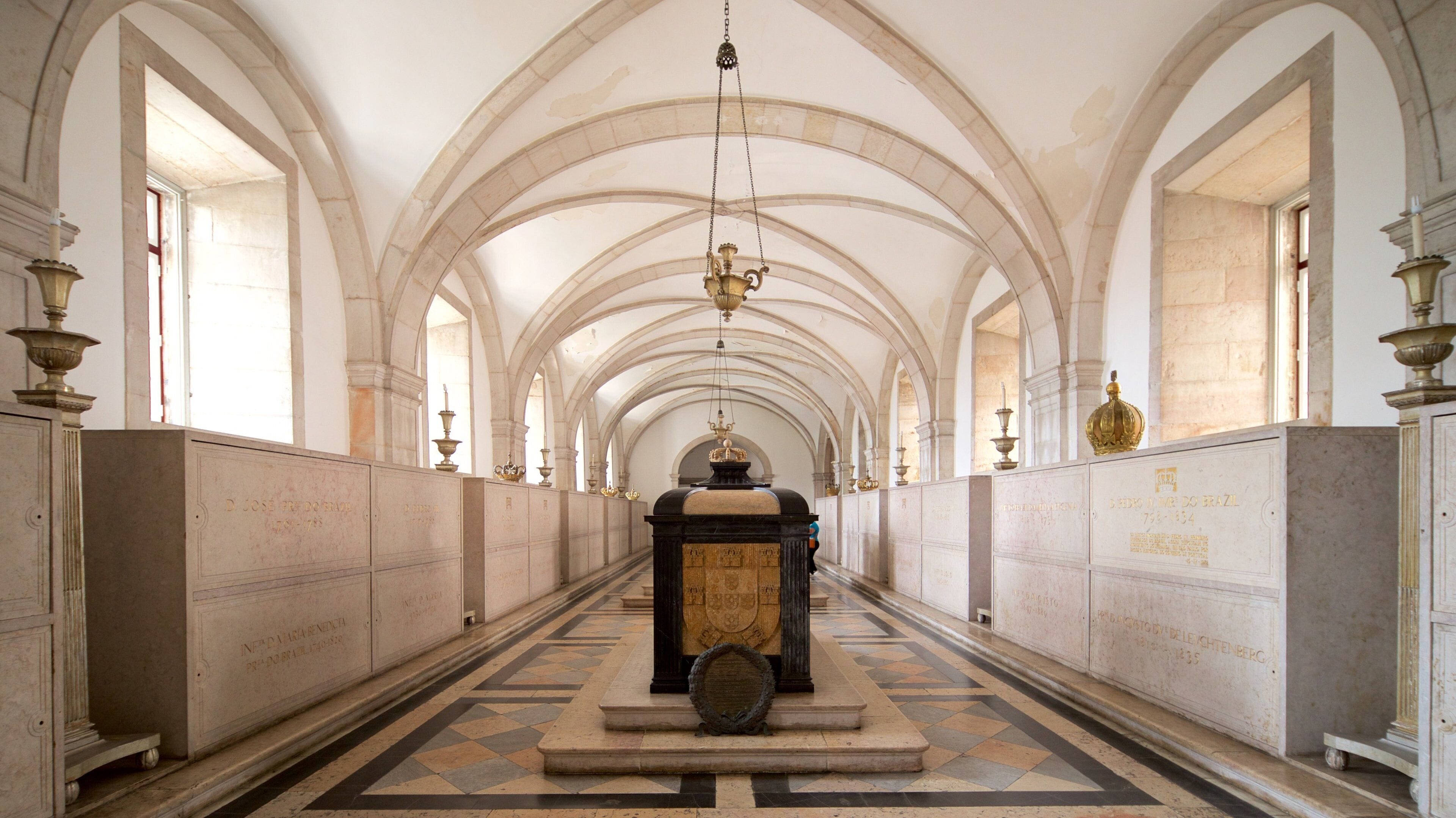 Monastery of Sao Vicente de Fora showing heritage elements and interior views