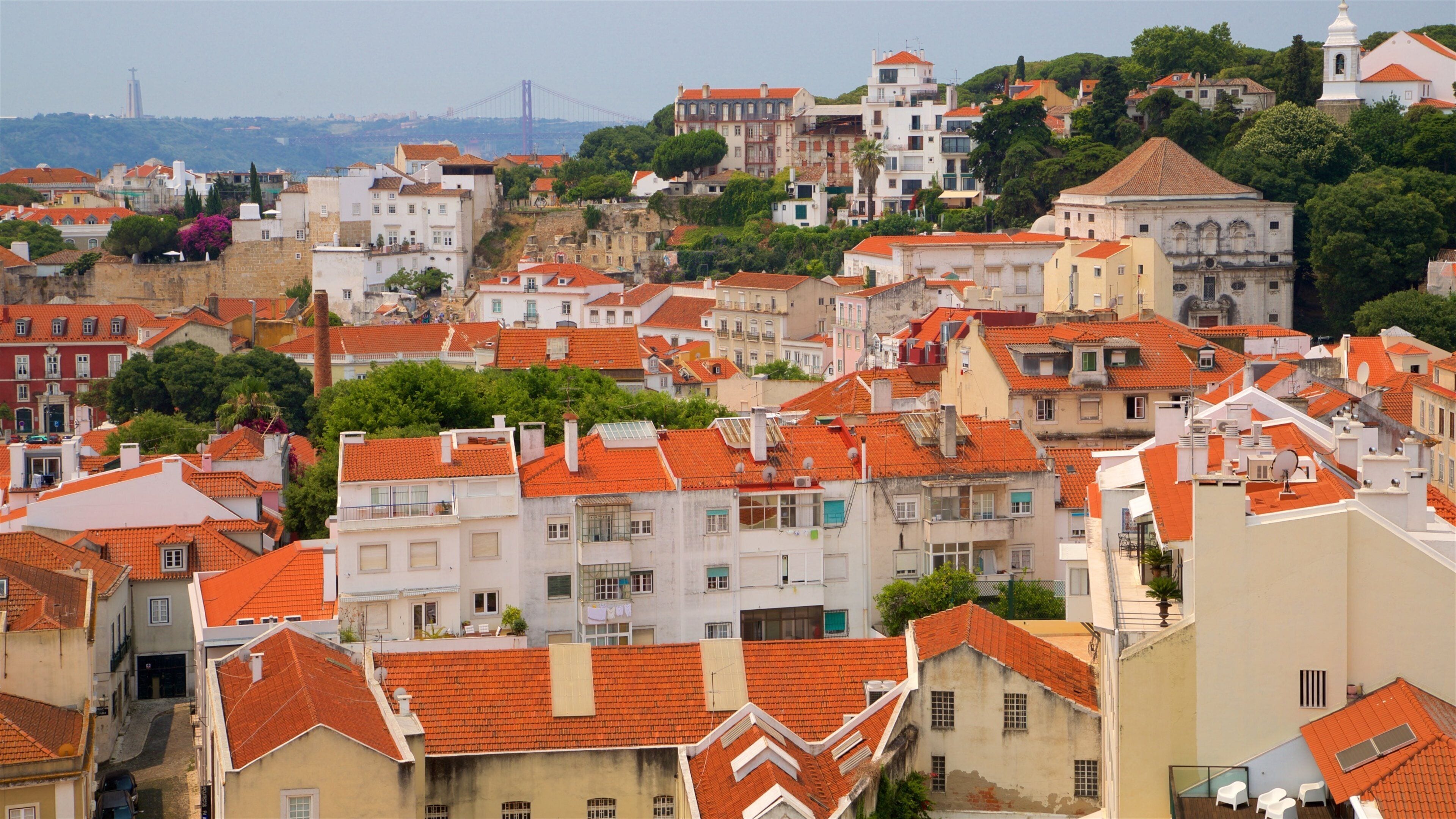 Kloster Sao Vicente de Fora mit einem Landschaften und Stadt