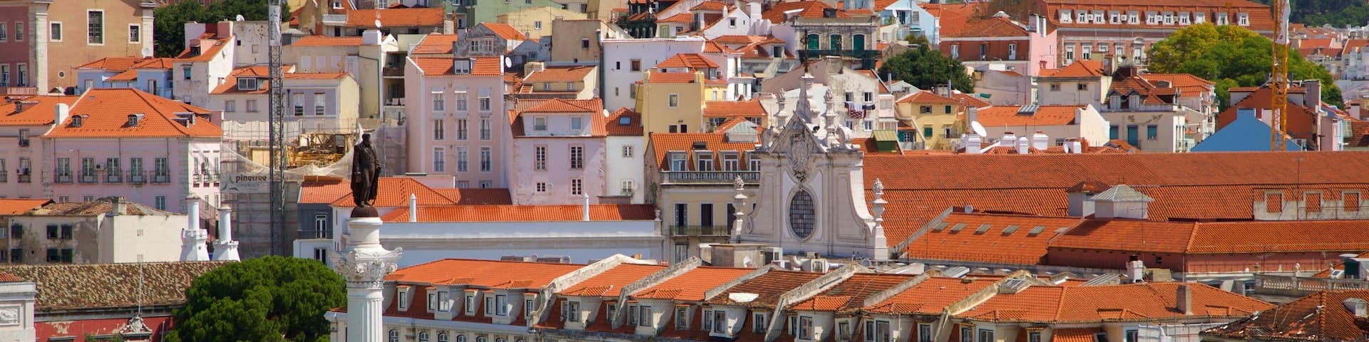 Elevador de Santa Justa presenterar landskap och en stad