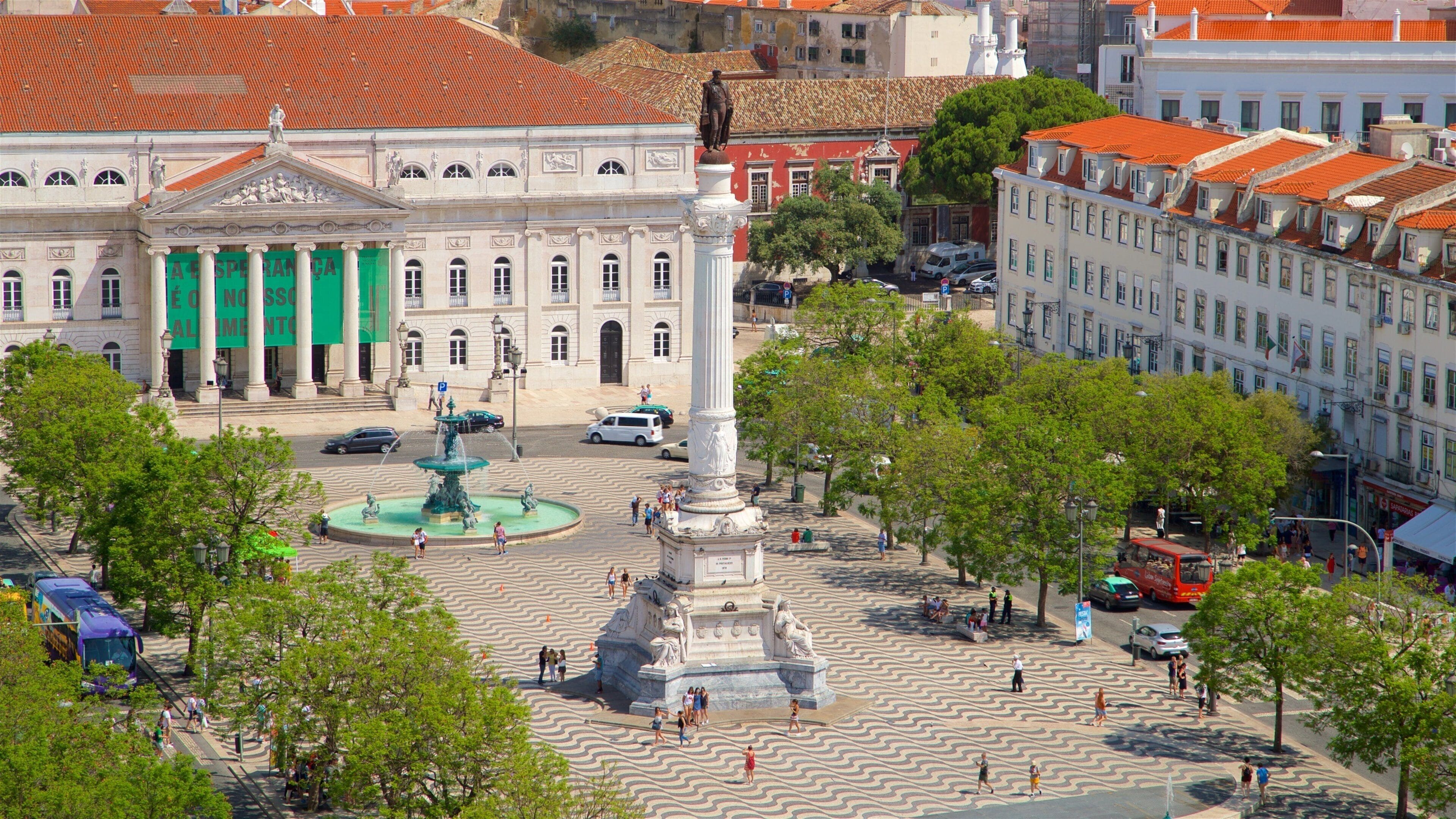Santa Justa Elevator featuring a fountain, a square or plaza and a monument