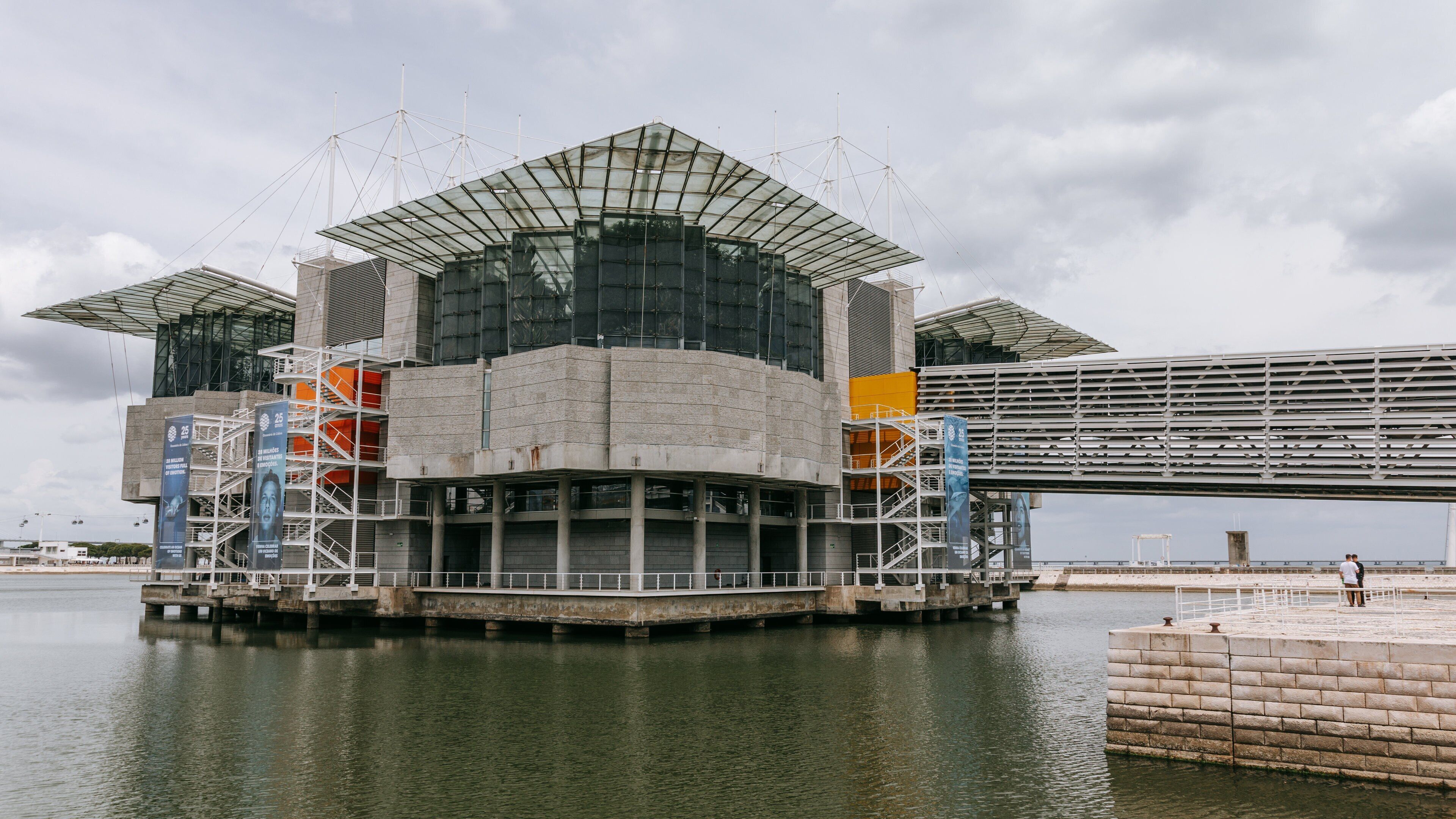 Lisbon Oceanarium which includes a bay or harbor and a bridge