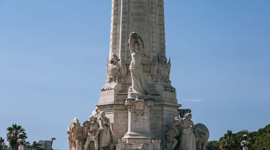 Lisbon City Center showing a monument and a statue or sculpture