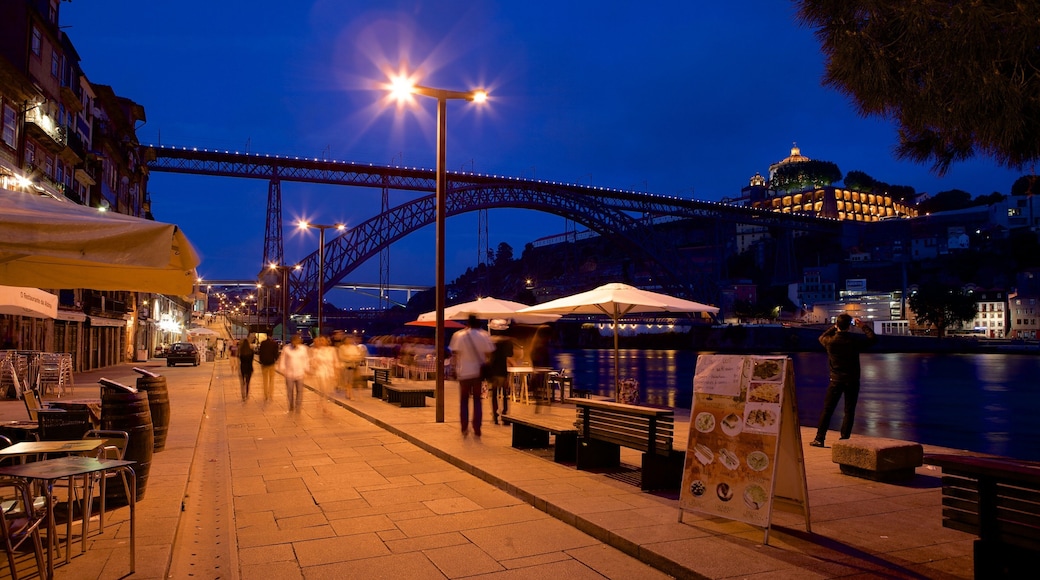 Puente Dom Luis I que incluye mercados, un río o arroyo y escenas urbanas