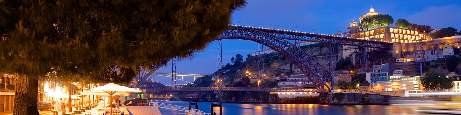 Pont Dom Luis I mettant en vedette pont, scènes de nuit et rivière ou ruisseau