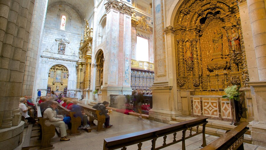 Porto Cathedral which includes heritage architecture, religious elements and interior views
