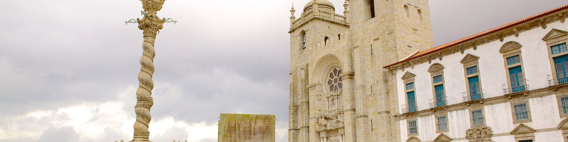 Porto Cathedral showing heritage architecture, religious aspects and a monument