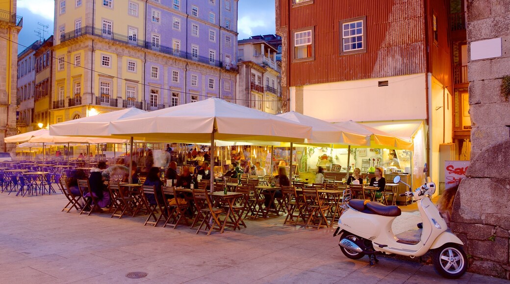 Ribeira Square featuring cafe lifestyle, street scenes and a city