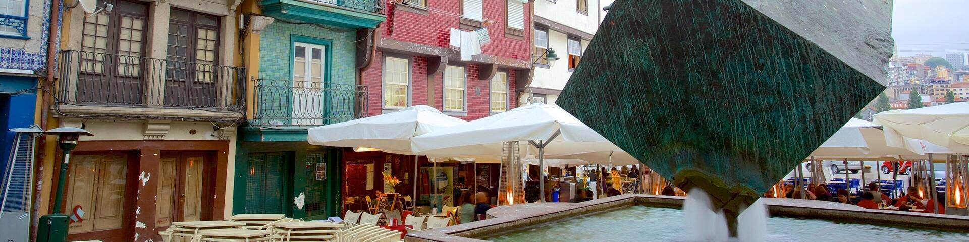 Ribeira Square featuring a square or plaza, a monument and cafe lifestyle