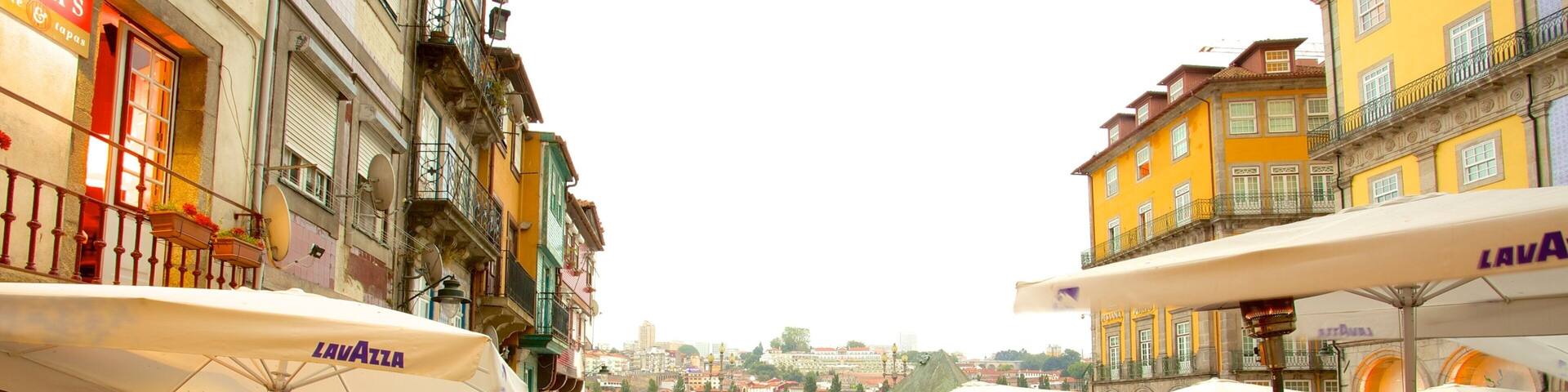 Ribeira Square featuring a small town or village, street scenes and a square or plaza