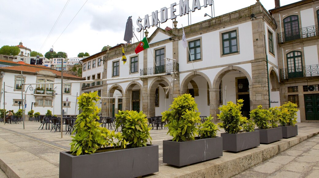Sandeman Cellars som viser skilt, torg eller plass og liten by eller landsby