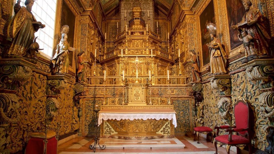 Faro Cathedral showing a church or cathedral, interior views and heritage elements