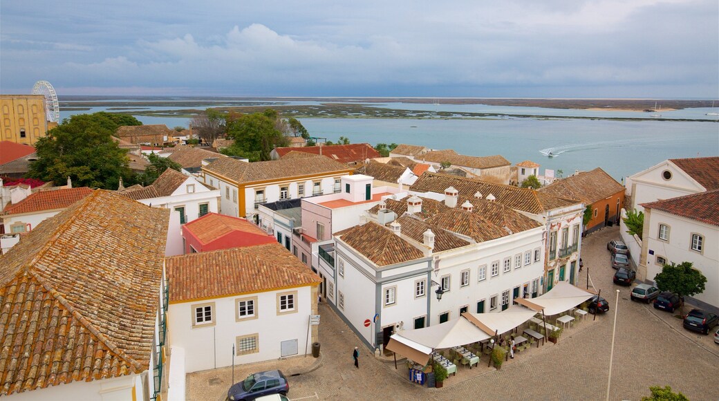 Catedral de Faro ofreciendo una ciudad costera