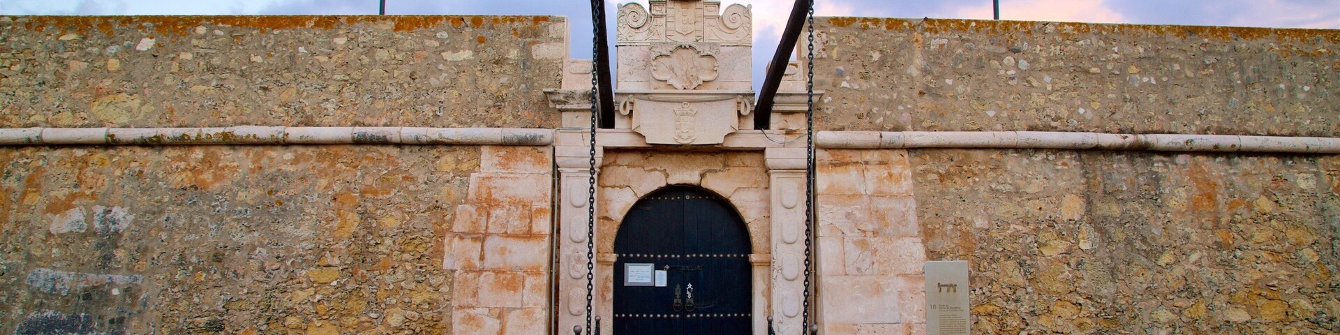 Ponte da Bandeira Fort which includes heritage elements