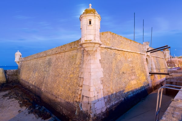 Lagos mettant en vedette patrimoine historique et scĂšnes de nuit
